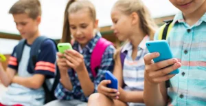 Akıllı Telefonun Varlığı Bile Dikkatimizi Dağıtıyor.